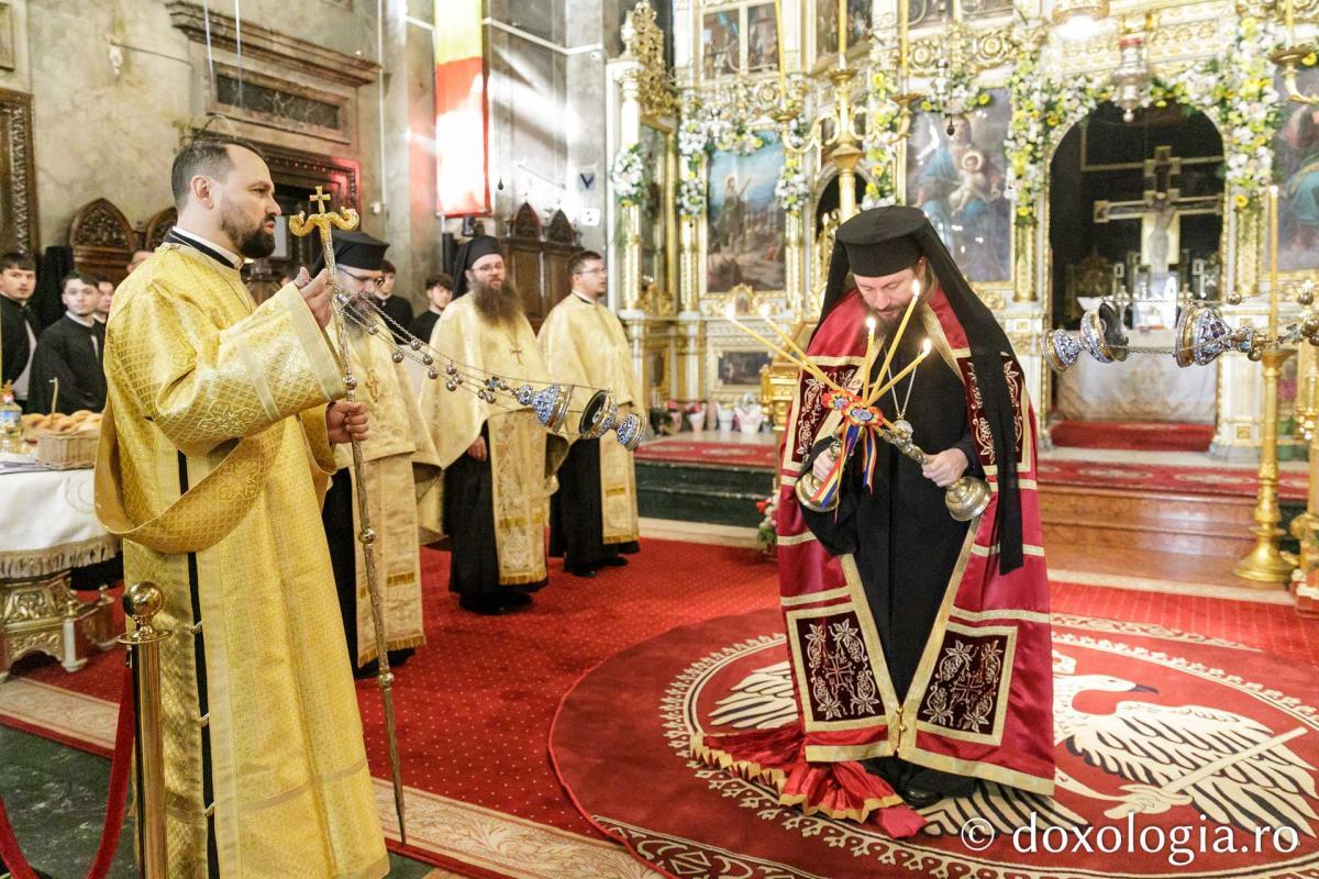 Priveghere la praznicul Întâmpinării Domnului, la Catedrala Mitropolitană din Iași 2025 / Foto: pr. Silviu Cluci